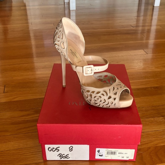 Valentino Women's Nude Cutout Heels, size EU 38 - Picture 2 of 4